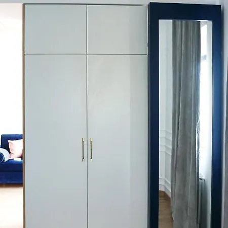 Blue Sunnyside - Location *