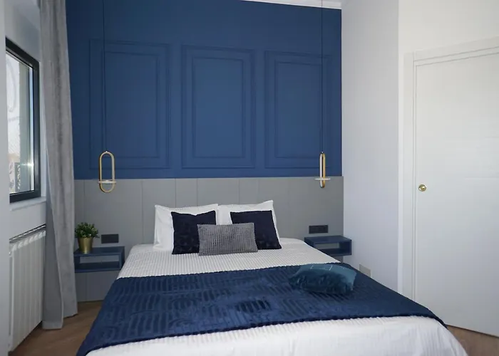 Blue Sunnyside - Location *