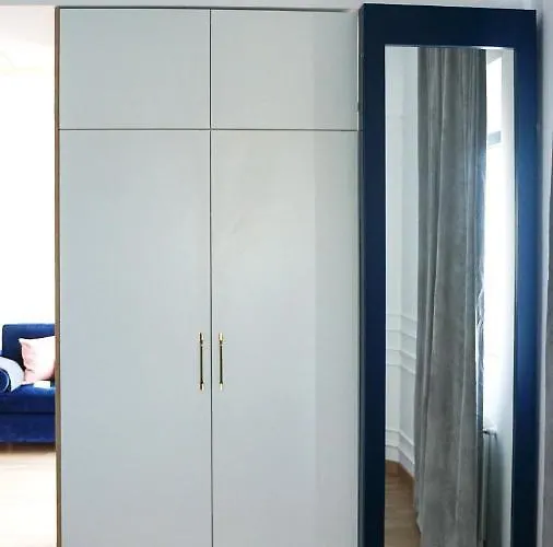 Blue Sunnyside - Location *